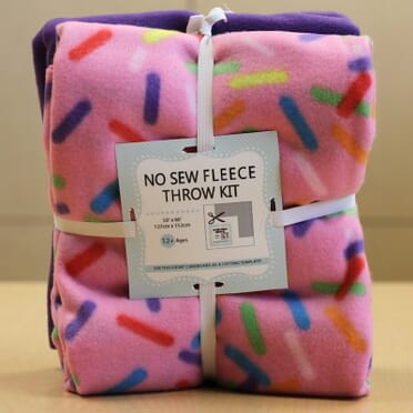 Sprinkles No Sew Throw Fleece Fabric Kit (72x60)